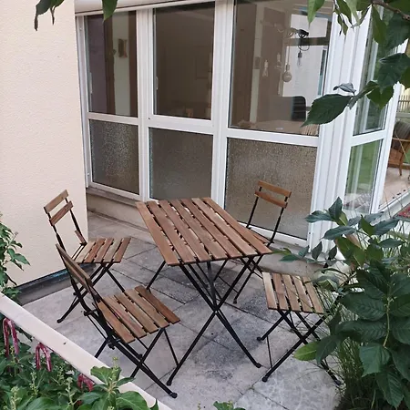 Ruhige Fuer Bis Zu 5 Personen In Bahnhofsnaehe Mit Eigener Imkerei Appartement
